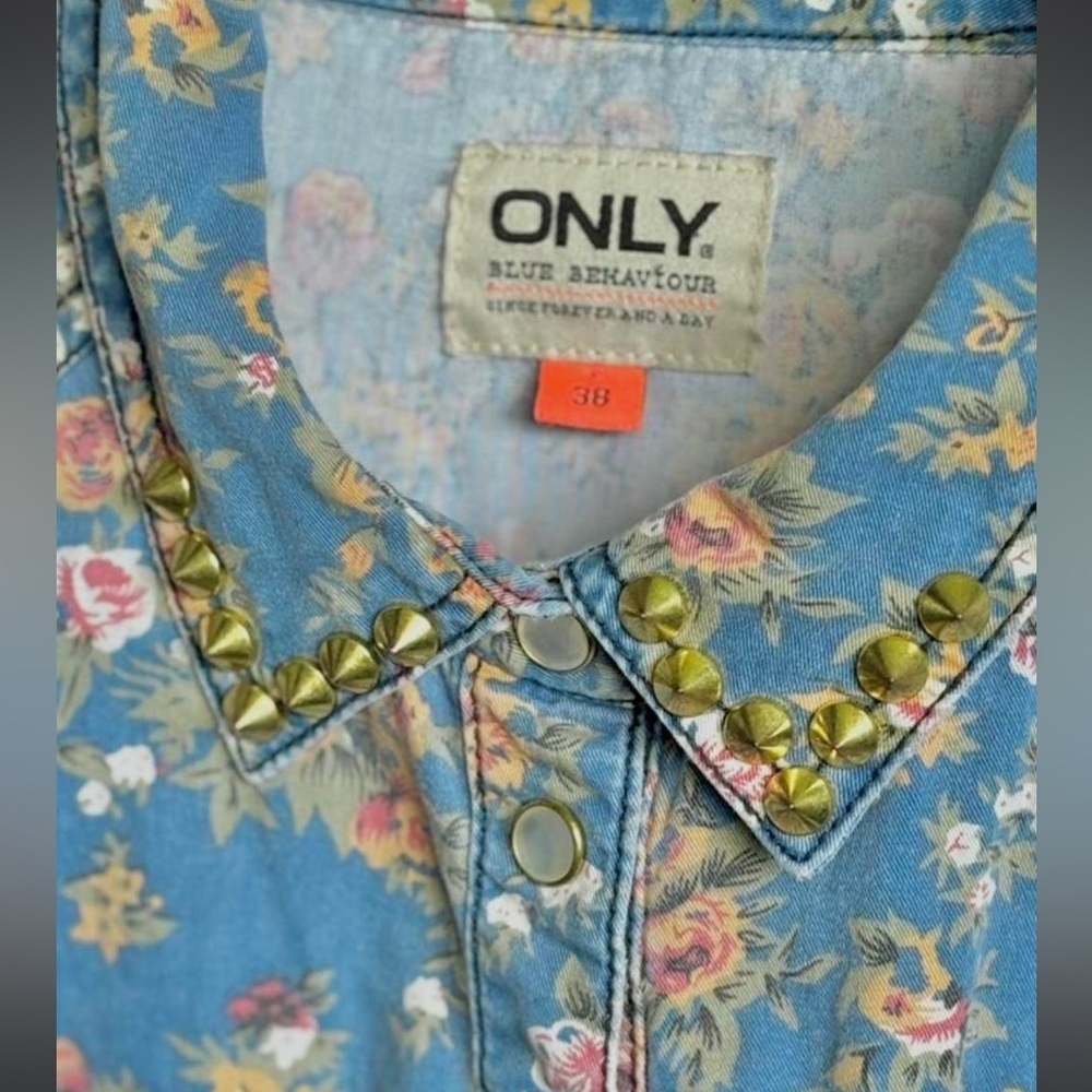 ONLY Blue Floral Studded Collar Western Button-Up Shirt - Picture 6 of 8